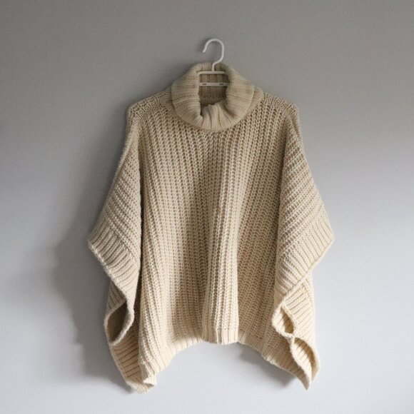 Steve Madden Womens US OS Cream Chunky Knit Turtleneck Pullover Poncho Sweater - Picture 2 of 11